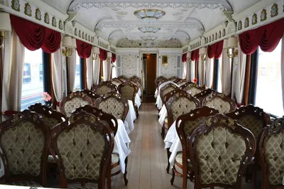 В России запустили туристический поезд в императорском стиле