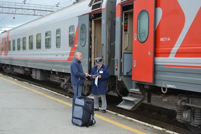 Как проходит посадка в поезд № 145 \"Челябинск-Санкт-Петербург\" в  Екатеринбурге (фотоотчет 30 минут)