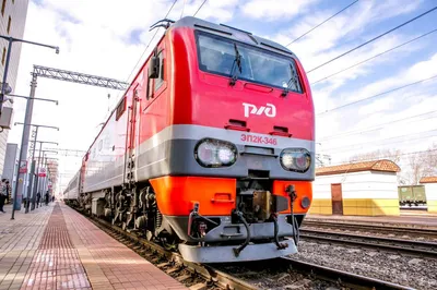 2ЭС4К 115 с поездом №461 Уфа — Адлер. - YouTube