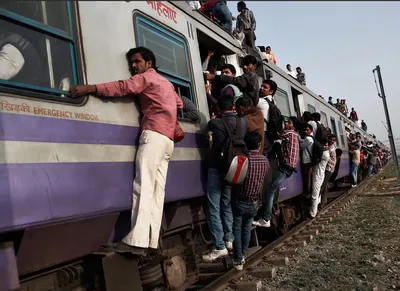 Загруженные поезда Индии | Пикабу