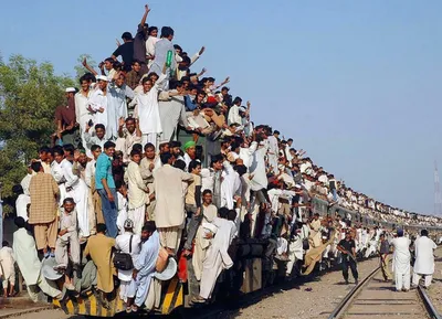 Облепить собой поезд и так ехать: почему для Индии это норма | Пацан к  успеху шёл... | Дзен