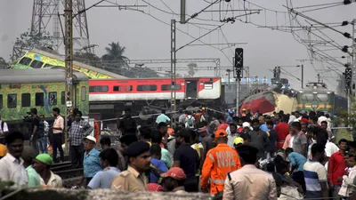 Стала известна причина смертельного столкновения поездов в Индии