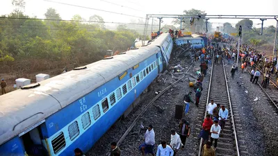 Более 120 человек погибли в результате крушения поезда в Индии - NewsMaker