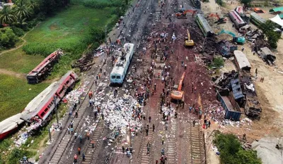 Столкновение поездов в Индии, 288 погибших человек - NewsUA.RU