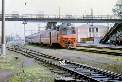 электрический зеленый поезд СССР звезды Стоковое Фото - изображение  насчитывающей прошлое, россия: 20484988