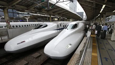 Скоростные японские поезда Синкансэны.