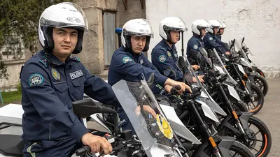 Мощь и скорость: Импозантные полицейские мотоциклы на фото