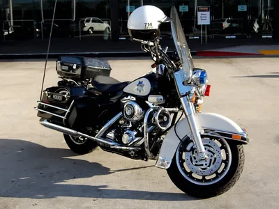 Символ безопасности: Удивительные фото полицейских мотоциклов