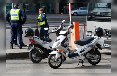 Изображение полицейского мотоцикла на рабочий стол