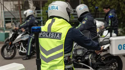 Бесплатные обои на телефон с полицейским мотоциклом