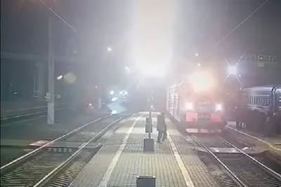 В Москве мужчина ушел в тоннель метро и попал под поезд