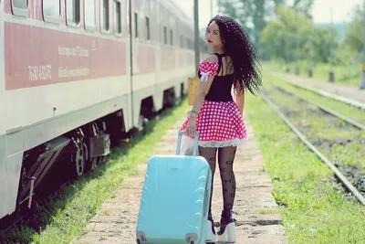 Девушка попутчица в купе поезда, …» — создано в Шедевруме