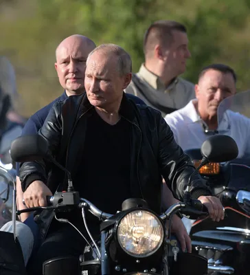 Путин на мотоцикле 