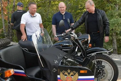 Путин на мотоцикле: эксклюзивные фото в HD