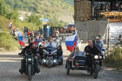 Фотографии Путина на мотоцикле в разных размерах - выбирайте подходящее