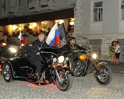 Уникальное фото Путина на мотоцикле: невероятная снимка