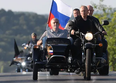 Секретная фотография Путина на мотоцикле: уникальный ракурс