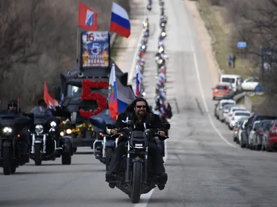Фотография дня: Путин демонстрирует мастерство на мотоцикле