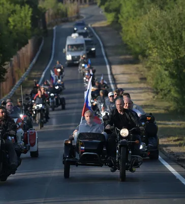 Невероятная съемка: Путин с поклонниками на мотоцикле