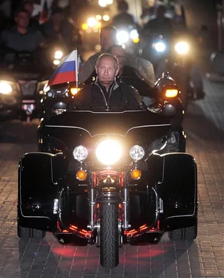 Эксклюзивный снимок Путина на мотоцикле: легенда на двух колесах