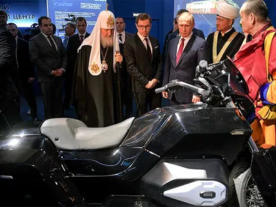 2024: свежие фотографии Путина на мотоцикле