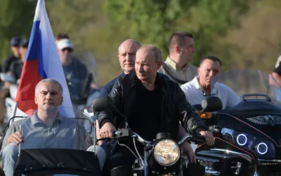 Путин на мотоцикле: качественные фото для загрузки