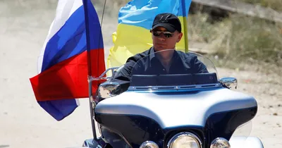 Фотографии Путина на мотоцикле в невероятном разнообразии