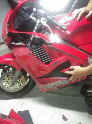 Уникальные фотки разбитых мотоциклов: превосходное искусство на вашем экране.