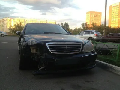 Криворукие сотрудники разбили два спорткара Mercedes AMG