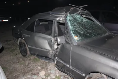 Разбитый Mercedes после ДТП на ул. Краснова - YouTube