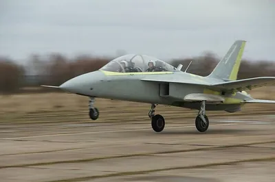 Новый российский учебно-тренировочный самолет СР-10 совершил первый полет -  AEX.RU