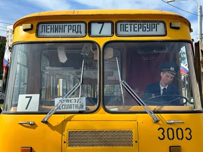 Что такое ретро автобус «Тобик»? Это реальный советский раритет — ПАЗ 672.  Он сошел с заводского конвейера в 1981. Наши специалисты провели его полную  реконструкцию, восстановили «Пазик» на 200%. Получилась нестандартная смесь