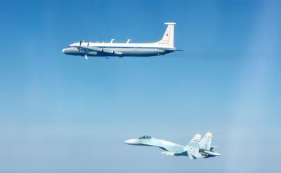 В небе близ границ Латвии снова замечены российские военные самолёты /  Статья