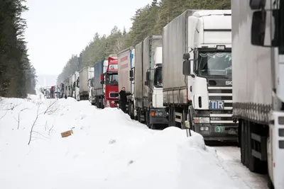 В Казахстане стали задерживать российские грузовики с товарами из ЕС