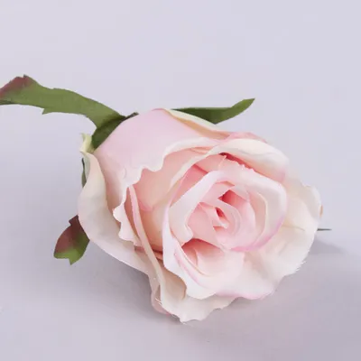 51 розово-коралловая роза в букете за 14 990 руб. | Бесплатная доставка  цветов по Москве
