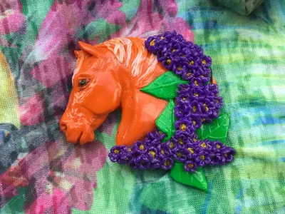 Брошь: Рыжий конь с сиренью. Лошадь, лошадка. купить на Ярмарках. Купить  изделие ручной работы (хенд мейд) в Украине. | Брошь-булавка, Киев.