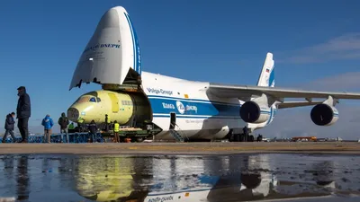 Россия: самолет Ан-124 «Руслан» выкатился за пределы взлетной полосы