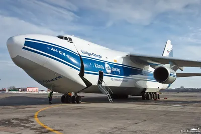 Самый большой серийный советский самолет Ан-124 «Руслан» — редкий гость во  Внуково | ЖЖитель: путешествия и авиация | Дзен