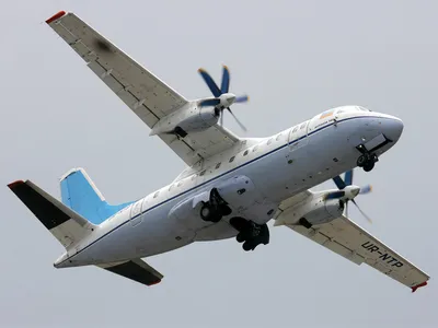 Ан-140 - турбовинтовой пассажирский самолёт