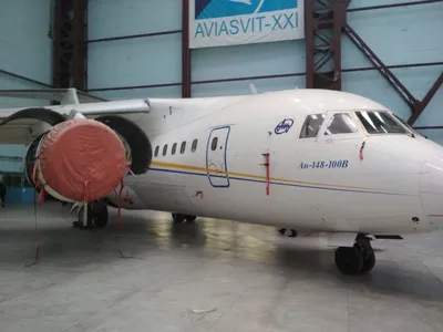 Коллекционная модель Узкофюзеляжный пассажирский самолет Ан-148 \"Аэросвит\"  (KUM UR-NTС) 1:200- купить в Киеве,в Украине,цена,отзывы-магазин БАТЛЕР