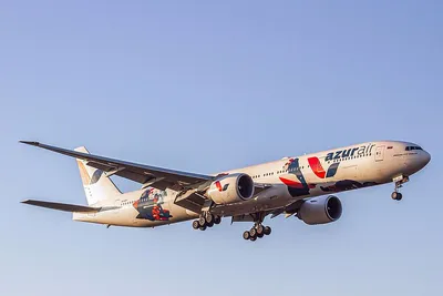 Самолёт Azur Air экстренно вернулся в аэропорт Новосибирска из-за  повреждения лобового стекла