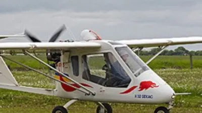 Трехместный (пилот + два пассажира) прогулочный самолет Бекас