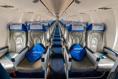 Bombardier CRJ-100/200 - подробно о самолете с фото