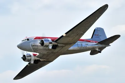 Douglas C-47 \"Skytrain\", \"Dakota\". Военно-транспортный самолет. (США)