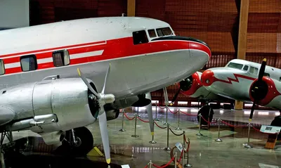 Пассажирский самолет McDonnell Douglas MD-90 авиакомпании перепада  Редакционное Стоковое Фото - изображение насчитывающей дуглас, авиапорты:  72042093