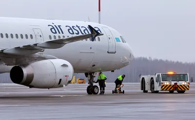 Файл:Air Astana Airbus A320 Petrov.jpg — Википедия