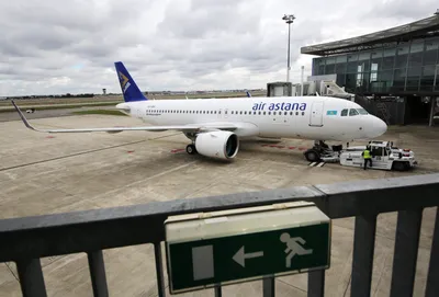 Семь пассажиров самолета Air Astana пострадали из-за турбулентности —  02.01.2023 — В мире на РЕН ТВ