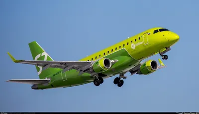 Самолет Embraer 170-LR авиакомпании S-7 в Новосибирске | РИА Новости  Медиабанк