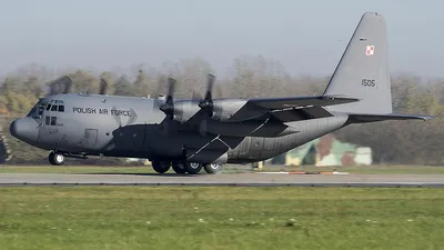 Переданный США военно-транспортный самолет Lockheed C-130Е Hercules  (польский бортовой номер \"1505\", номер ВВС США 70-263) из состава 14-й  транспортной эскадрильи ВВС Польши. Познань-Крещины, 28.10.2014 - Галерея -  ВПК.name