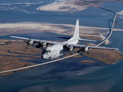 Военновоздушная сила C-130 Геркулес Редакционное Фото - изображение  насчитывающей перевозка, крыло: 111217791